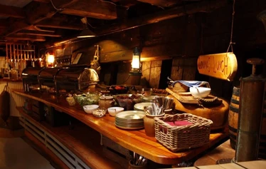 Purjehdusta perinnepuulaivalla