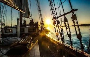 Purjehdusta perinnepuulaivalla