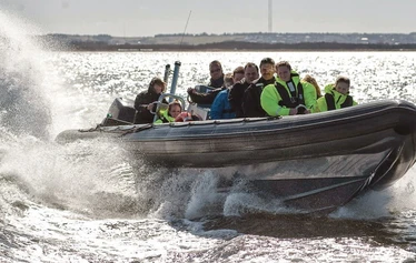 Rib-safari - Unohtumaton elämys. Soveltuu esimerkiksi polttari-, synttäri- tai yritystapahtumaksi.