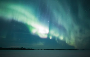 Villa Huilinki Ranualla - Ranualla Villa Huilinki sijaitsee rauhallisella ja luonnonkauniilla paikalla – täydellinen pakopaikka arjesta. Pihapiirissä odottaa tunnelmallinen ulkosauna porealtaalla rentoutumiseen, ja perheen pienimmille iloa tuo oma leikkimökki.