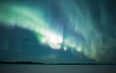 Villa Huilinki Ranualla - Ranualla Villa Huilinki sijaitsee rauhallisella ja luonnonkauniilla paikalla – täydellinen pakopaikka arjesta. Pihapiirissä odottaa tunnelmallinen ulkosauna porealtaalla rentoutumiseen, ja perheen pienimmille iloa tuo oma leikkimökki.