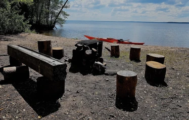 Kajakin keulat kohti Kalasaarta