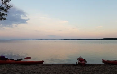 Kajakin keulat kohti Kalasaarta