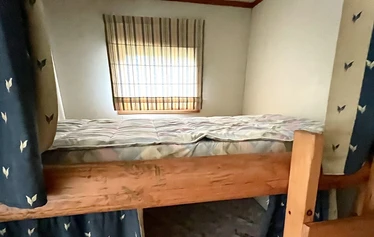 Lehdon kukintaa Järvenkarissa