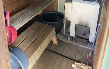 Lehdon kukintaa Järvenkarissa