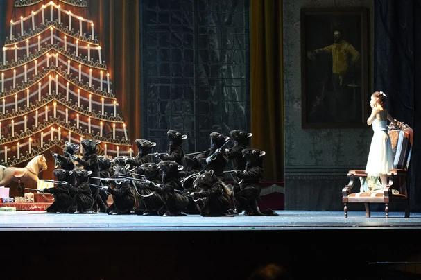 PÄHKINÄNSÄRKIJÄ (Wiener staatsballet / Tshaikovski)