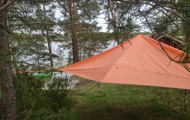 Saunan vieressä tentsile