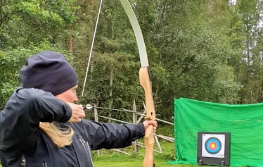 Sarvikota - Lappi lähempänä kuin luuletkaan - Sarvikota sijaistsee Mäntsälässä Mustijoen rannlla alle tunnin matkan päässä Helsingin ytimestä, Lahden hyppytorneilta, Hämeenlinnan muureilta ja Porvoon Wanhasta kaupungista. Sarvkota on suuri, bussilastillinen mahtuu kotaan helposti.