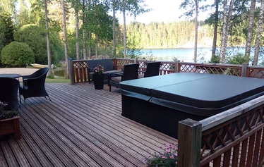 Alppilanranta - Mökki sijaitsee Pitkälahden rannalla aivan Rautalammin keskustan tuntumassa.