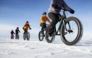 Fatbike rental in Nallikari, Oulu, bikes on a pier by the sea