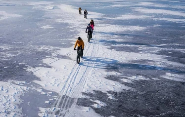 Fatbike rental in Nallikari, Oulu, bikes on a pier by the sea