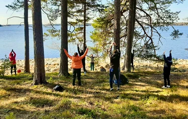 Pökkelöjooga | Nuuksio | FoRestful - Pökkelöjooga