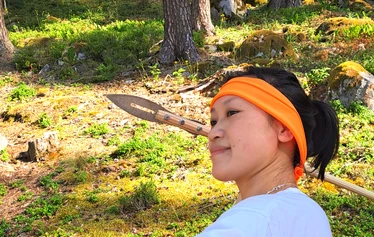 Primitiivikisat | Tiimiaktiviteetti | FoRestful - Osallistujat virittämässä katapultteja tiimipäivän aktviteetissa.