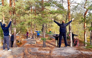 Pökkelöjooga | Nuuksio | FoRestful - Pökkelöjooga