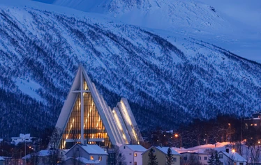 Tromso City in the colors of the Polar Night. Photo © Yngve Olsen / Visit Norway