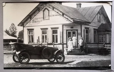 Hugon kauppa - Kuvan menopelistä on jäljellä vain puinen rekisterikilpi, josta on tarkoitus saada myös kuva tänne.