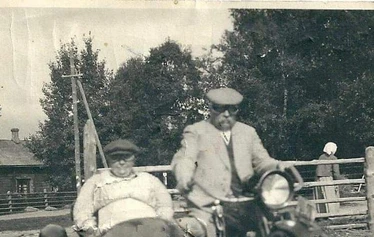 Hugon kauppa - Kuvan menopelistä on jäljellä vain puinen rekisterikilpi, josta on tarkoitus saada myös kuva tänne.