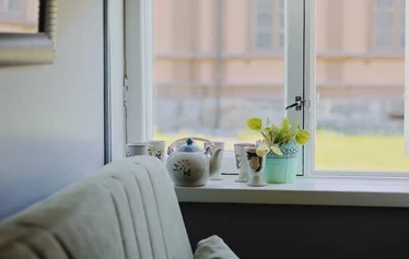 Perhehuone onkin 2 huonetta - Perhehuoneessa on erikseen makuuhuone ja keittiö-/oleskelutila