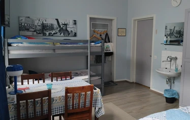 Ein Zimmer fur 2-3 person