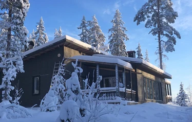 Ruokailutilasta pääsee suoraan terassille