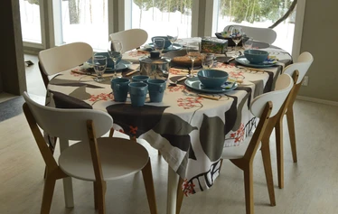 Ruokailutilasta pääsee suoraan terassille