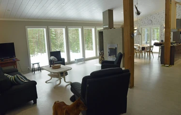 Ruokailutilasta pääsee suoraan terassille