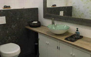 Ruokailutilasta pääsee suoraan terassille