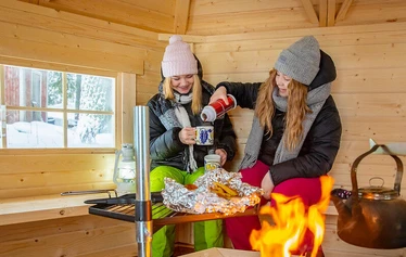Luontoretki talvisessa metsässä on elämys.