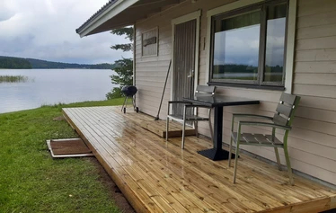 Turo- mökki kahdelle - Vain muutama loikka järveen!