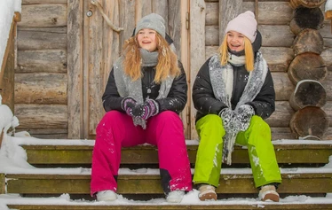 2HH Standard  - Tilava, esteetön kahden hengen huone lomatalossa. Terassilta järvinäköala.