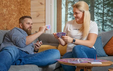 2HH Standard  - Tilava, esteetön kahden hengen huone lomatalossa. Terassilta järvinäköala.