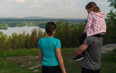 2HH Standard - Valoisa perhehuone lomatalo Haavissa. Oma kylppäri, tv ja wifi.Huoneesta järvinäköala. 