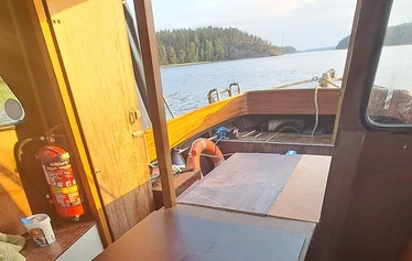 Petruska motorbåt - Petruska är namnet på motorbåten som är 3 meter bred och 10 meter lång. Mera information hittas på kajk.fi