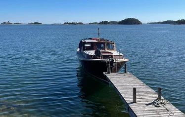 Petruska motorbåt - Petruska är namnet på motorbåten som är 3 meter bred och 10 meter lång. Mera information hittas på kajk.fi