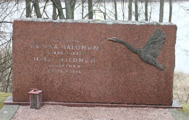 Road to Halosenniemi art museum