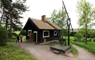 Road to Halosenniemi art museum