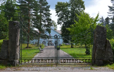 Road to Halosenniemi art museum