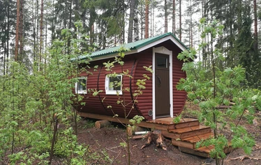 An old sauna barrel got a new life as a sleeping barrel