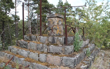 Vallisaari old gunpowder shelters