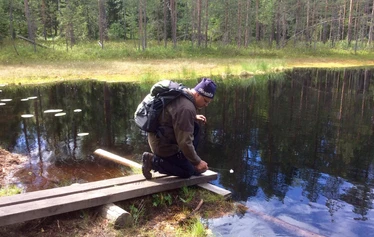 Hyvä motivaatio on joskus tarpeen metsässä samoillessa / Sometimes you need a good motivation to go outdoors