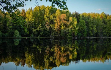 Kyynaraharju is a narrow ridge betwee two lakes