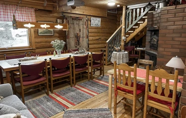 Pirtti - Pirtti on valmistunut 2002 ja rakennusmateriaalit ovat oman metsän puista.