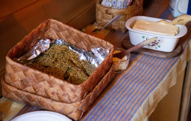 Kinkamon pirtti, Moision kota - Moision kota, jossa kuvassa nokipannukahvit kiehumassa.
Mervi Lahtinen
