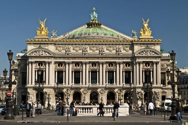 PALAIS GARNIER – PARIISIN VANHA OOPPERA 150 VUOTTA