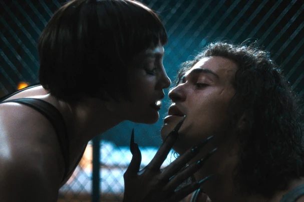 HÄMÄHÄKKINAISEN SUUDELMA