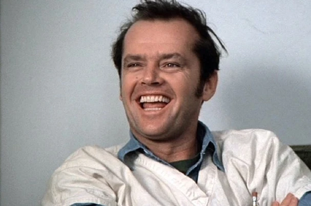 YKSI LENSI YLI KÄENPESÄN