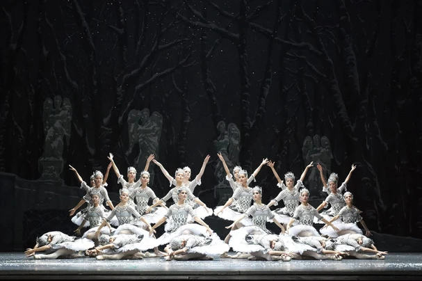  PÄHKINÄNSÄRKIJÄ (Wiener staatsballet / Tshaikovski)