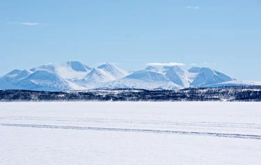 Leiri tunturijärvellä