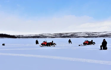 Leiri tunturijärvellä