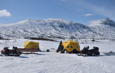 Leiri tunturijärvellä